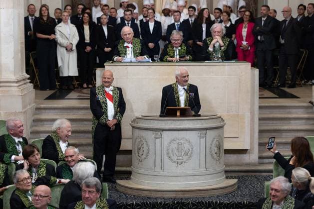 Guy Savoy, Marc Ladreit de Lacharrière Multi-star French chef Guy Savoy has just been officially installed as a member of the Académie des Beaux Arts A ceremony that took place under the dome of the Institut de France, in Paris, France, on May 20, 2026 This is the first time a chef has joined the prestigious institution Julien Sarkissian Bestimage French chef Guy Savoy during his investiture ceremony at the Académie des Beaux Arts in Paris, France, on May 20, 2026 Paris France  Copyright: xJulienxSarkissianx xBestimagexJulienxSarkissianx xBestimagex