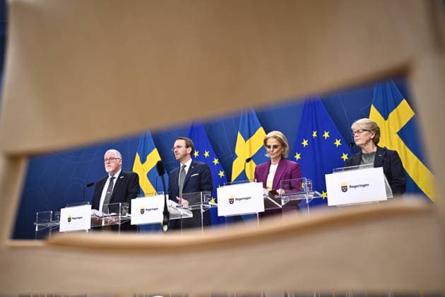 STOCKHOLM, SVERIGE 20260521 Thomas Morell (SD), infrastruktur- och bostadsminister Andreas Carlson (KD), finansminister Elisabeth Svantesson (M) och Helena Gellerman (L), under en pressträff där de presenterar insatser för flyget i en kommande extra ändringsbudget, mot bakgrund av den globala energikrisen. STOCKHOLM SVERIGE x10050x *** STOCKHOLM, SWEDEN 20260521 Thomas Morell SD , Minister of Infrastructure and Housing Andreas Carlson KD , Minister of Finance Elisabeth Svantesson M and Helena Gellerman L , during a press conference where they present measures for aviation in an upcoming extra amending budget, against the background of the global energy crisis STOCKHOLM SWEDEN x10050x  Copyright: xPontusxLundahl TTx PRESSTRÄFF ATGÄRDER FÖR LUFTFARTEN e8hQhgOT6XY