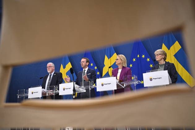 STOCKHOLM, SVERIGE 20260521 Thomas Morell (SD), infrastruktur- och bostadsminister Andreas Carlson (KD), finansminister Elisabeth Svantesson (M) och Helena Gellerman (L), under en pressträff där de presenterar insatser för flyget i en kommande extra ändringsbudget, mot bakgrund av den globala energikrisen. STOCKHOLM SVERIGE x10050x *** STOCKHOLM, SWEDEN 20260521 Thomas Morell SD , Minister of Infrastructure and Housing Andreas Carlson KD , Minister of Finance Elisabeth Svantesson M and Helena Gellerman L , during a press conference where they present measures for aviation in an upcoming extra amending budget, against the background of the global energy crisis STOCKHOLM SWEDEN x10050x  Copyright: xPontusxLundahl TTx PRESSTRÄFF ATGÄRDER FÖR LUFTFARTEN FZpRy6OxqeE