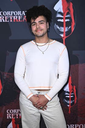 Sergio Darcy Lane bei der Premiere des Kinofilms Corporate Retreat im AMC Burbank 16. Burbank, 20.05.2026 *** Sergio Darcy Lane at the premiere of the movie Corporate Retreat at AMC Burbank 16 Burbank, 20 05 2026 Foto:xD.xStarbuckx xFuturexImagex retreat_6569