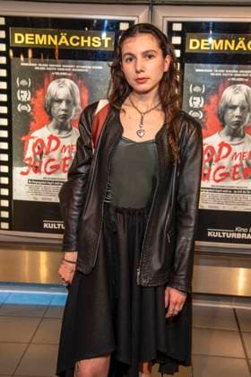 ABB JACOBS- Ezra Simek bei der Sondervorfuehrung des KIno Films Tod meiner Jugend im Kino in der Kulturbrauerei 20.05.2026 in Berlin Berlin Deutschland *** ABB JACOBS Ezra Simek at the special screening of the KIno film Death of My Youth at the cinema in the Kulturbrauerei 20 05 2026 in Berlin Berlin Germany