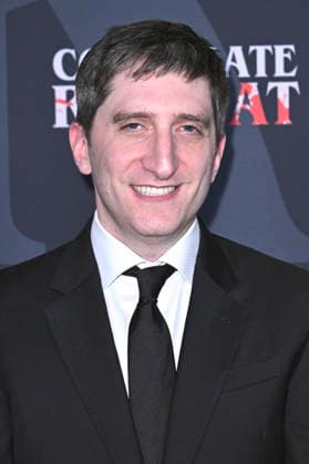 Aaron Fisher bei der Premiere des Kinofilms Corporate Retreat im AMC Burbank 16. Burbank, 20.05.2026 *** Aaron Fisher at the premiere of the movie Corporate Retreat at AMC Burbank 16 Burbank, 20 05 2026 Foto:xD.xStarbuckx xFuturexImagex retreat_6573