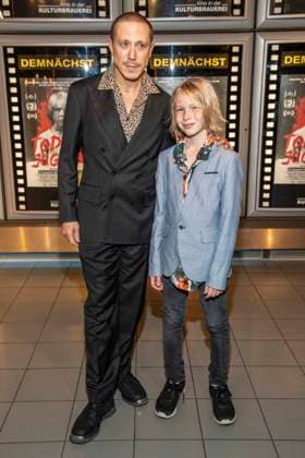 ABB JACOBS- Timo Jacobs mit Milo Eisenblaetter bei der Sondervorfuehrung des KIno Films Tod meiner Jugend im Kino in der Kulturbrauerei 20.05.2026 in Berlin Berlin Deutschland *** ABB JACOBS Timo Jacobs with Milo Eisenblaetter at the special screening of the KIno film Tod meiner Jugend at the cinema in the Kulturbrauerei 20 05 2026 in Berlin Berlin Germany