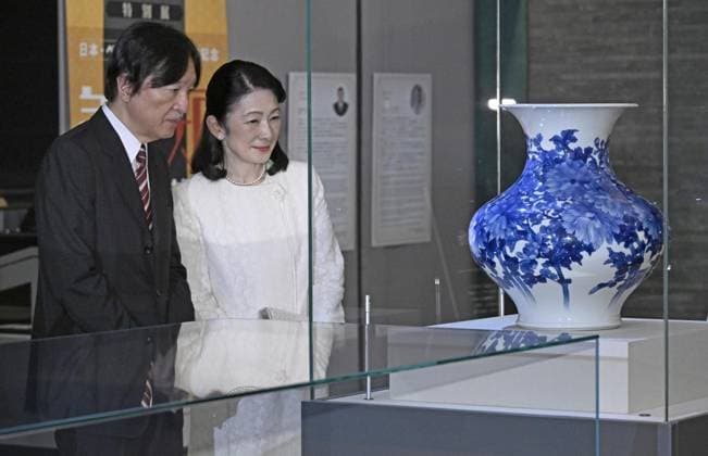 Crown prince, crown princess at exhibition Japanese Crown Prince Fumihito and Crown Princess Kiko visit a special exhibition marking the 160th anniversary of the signing of the amity between Japan and Belgium at Kokugakuin University Museum in Tokyo on May 21, 2026. (Pool photo)  A14AA0005593062P