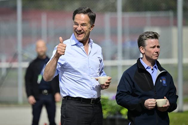 News Bilder des Tages REVINGE, SVERIGE 20260521 NATO:s generalsekreterare Mark Rutte och försvarsminister Pal Jonson besökte pa torsdagen Myndigheten för Civilt försvar i Revinge där de deltog i olika övningar där militärt och civilt försvar samverkar efter bomb och missilangrepp. Besöket hos MCF var en del av NATO-mötet i Helsingborg. REVINGE SVERIGE x50090x *** REVINGE, SWEDEN 20260521 NATO Secretary General Mark Rutte and Minister of Defense Pal Jonson visited the Civil Defense Agency in Revinge on Thursday where they participated in various exercises where military and civil defense work together after bomb and missile attacks The visit to the MCF was part of the NATO meeting in Helsingborg REVINGE SWEDEN x50090x  Copyright: xJohanxNilsson TTx NATOS UTRIKESMINISTERMÖTE REVINGE oi3UrOd-jrg