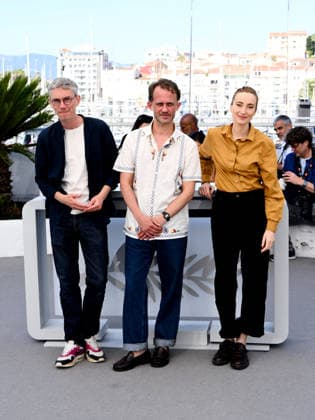IPA84926502 - Cannes, 79th Cannes Film Festival 2025 - Day 10. Notre Salut photocall. Pictured are Swann Arlaud, Emmanuel Marre, Sandrine Blancke  Copyright: xAlbertoxTerenghix xPoolxPhotoxEventsx07x 84926502