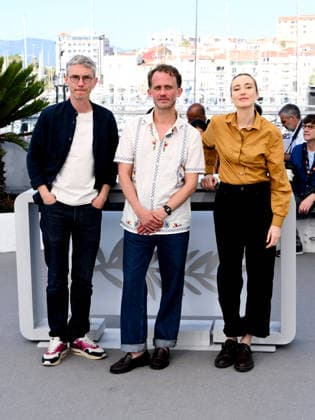 IPA84926503 - Cannes, 79th Cannes Film Festival 2025 - Day 10. Notre Salut photocall. Pictured are Swann Arlaud, Emmanuel Marre, Sandrine Blancke  Copyright: xAlbertoxTerenghix xPoolxPhotoxEventsx07x 84926503