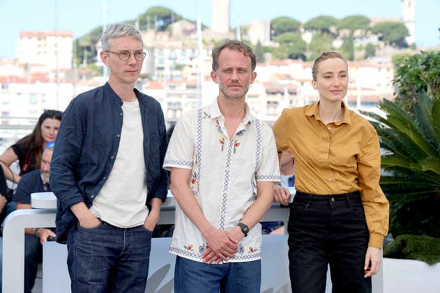 Swann Arlaud, Emmanuel Marre and Sandrine Blancke at the photocall for the feature film Notre salut A Man of His Time at the Festival de Cannes 2026 79 Cannes International Film Festival at the Palais des Festivals Cannes, 21 05 2026 Foto:xD.xBedrosianx xFuturexImagex salut_6527