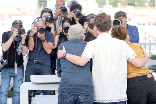 Swann Arlaud, Emmanuel Marre and Sandrine Blancke at the photocall for the feature film Notre salut A Man of His Time at the Festival de Cannes 2026 79 Cannes International Film Festival at the Palais des Festivals Cannes, 21 05 2026 Foto:xD.xBedrosianx xFuturexImagex salut_6528