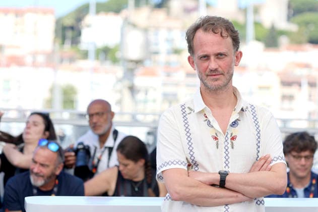 Emmanuel Marre at the photocall for the feature film Notre salut A Man of His Time at the Festival de Cannes 2026 79 Cannes International Film Festival at the Palais des Festivals Cannes, 21 05 2026 Foto:xD.xBedrosianx xFuturexImagex salut_6535