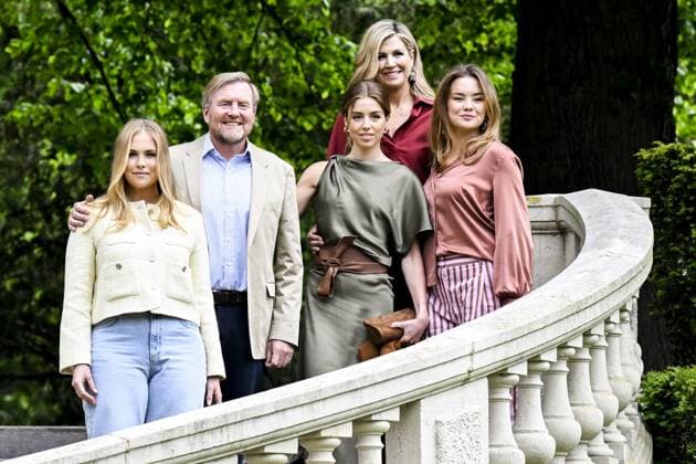 Den Haag, The Netherlands, 2026-05-21 11:42:00 THE HAGUE, 21-05-2026, Clingendael Royal House Spring Photo Session 2026 at Clingendael in The Hague PHOTO: NLBeeld Patrick van EmstIn the photo: King Willem-Alexander and Queen Maxima with their daughters Princess Amalia, Princess Ariane and Princess Alexia Credit: NL Beeld Patrick van Emst  Copyright: xx x