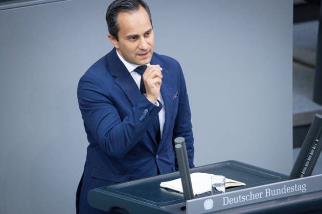 Deutscher Bundestag, 80. Plenarsitzung Mahmut Oezdemir (SPD) im Portrait bei seiner Rede zum Tagesordnungspunkt Einsetzung eines UA: Angriff auf die Nordstream-Pipelines bei der 80. Sitzung des Deutschen Bundestag in Berlin, 21.05.2026 Berlin Berlin Deutschland *** German Bundestag, 80th plenary session Mahmut Oezdemir SPD in portrait during his speech on the agenda item Establishment of a UA attack on the Nordstream pipelines at the 80th session of the German Bundestag in Berlin, 21 05 2026 Berlin Berlin Germany