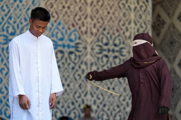 May 21, 2026, Banda Aceh, Aceh, Indonesia: A Sharia violator convicted of adultery received 100 lashes in Banda Aceh, Aceh Province, Indonesia, on Thursday. The caning was imposed after he was found guilty of violating Aceh s Sharia law. Banda Aceh Indonesia  - ZUMAi115 20260521_zip_i115_005 Copyright: xMuhammadxIqbalx