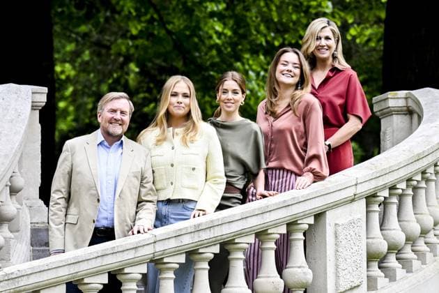 Den Haag, The Netherlands, 2026-05-21 11:43:05 THE HAGUE, 21-05-2026, Clingendael Royal House Spring Photo Session 2026 at Clingendael in The Hague PHOTO: NLBeeld Patrick van EmstIn the photo: King Willem-Alexander and Queen Maxima with their daughters Princess Amalia, Princess Ariane and Princess Alexia Credit: NL Beeld Patrick van Emst  Copyright: xx x