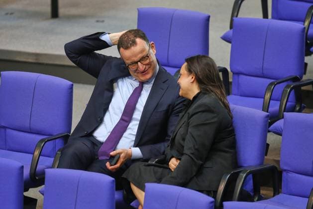 Berlin, Deutschland, 21.05.2026: Deutscher Bundestag: 80. Bundestagssitzung: Jens Spahn und Catarina dos Santos-Wintz, beide CDU *** Berlin, Germany, 21 05 2026 German Bundestag 80 Bundestag session Jens Spahn and Catarina dos Santos Wintz, both CDU Copyright: xdtsxNachrichtenagenturx dts_119739