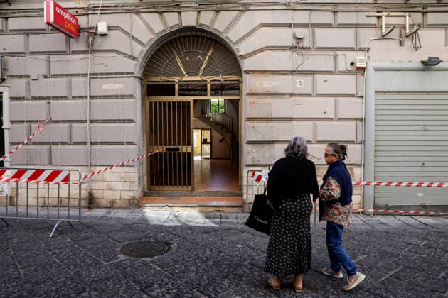 Bacoli, earthquake 4.4 Bacoli: following this morning™s earthquake at 5.50am, there are no major issues in the town; only in Via Ercole has a cornice fallen from a building. _BPH6252 Copyright: xAntonioxBalascox