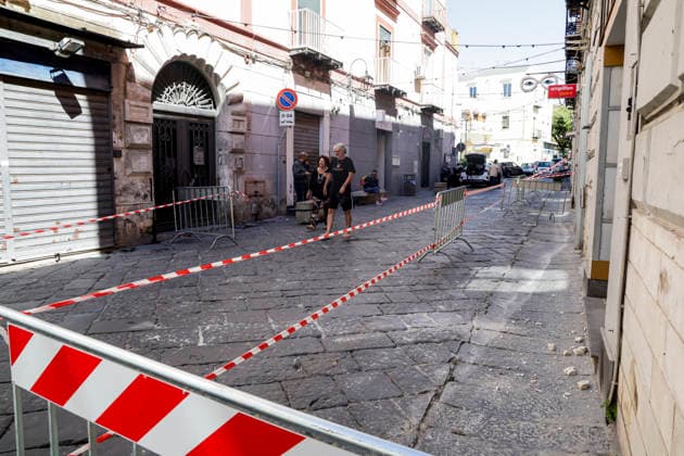 Bacoli, earthquake 4.4 Bacoli: following this morning™s earthquake at 5.50am, there are no major issues in the town; only in Via Ercole has a cornice fallen from a building. _BPH6315 Copyright: xAntonioxBalascox
