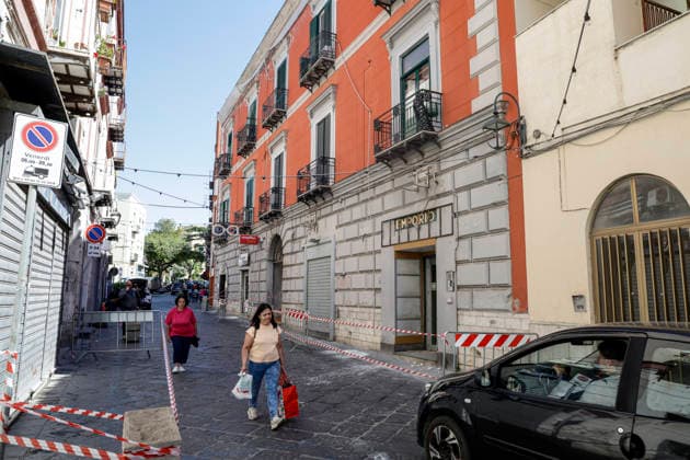 Bacoli, earthquake 4.4 Bacoli: following this morning™s earthquake at 5.50am, there are no major issues in the town; only in Via Ercole has a cornice fallen from a building. _BPH6345 Copyright: xAntonioxBalascox