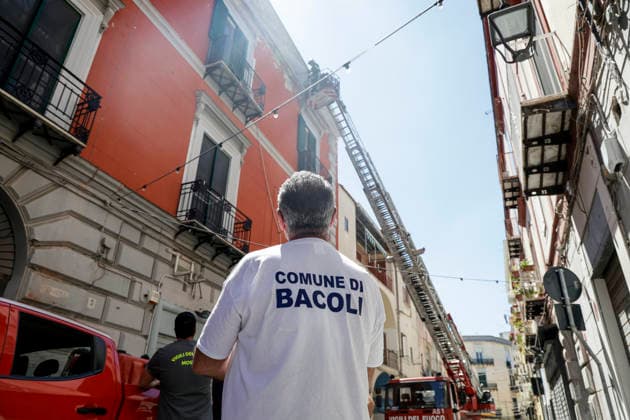 Bacoli, earthquake 4.4 Bacoli: following this morning™s earthquake at 5.50am, there are no major issues in the town; only in Via Ercole has a cornice fallen from a building. _BPH6776 Copyright: xAntonioxBalascox