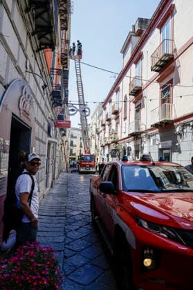 Bacoli, earthquake 4.4 Bacoli: following this morning™s earthquake at 5.50am, there are no major issues in the town; only in Via Ercole has a cornice fallen from a building. _BPH6855 Copyright: xAntonioxBalascox