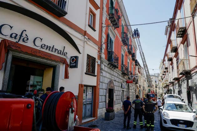 Bacoli, earthquake 4.4 Bacoli: following this morning™s earthquake at 5.50am, there are no major issues in the town; only in Via Ercole has a cornice fallen from a building. _BPH6939 Copyright: xAntonioxBalascox