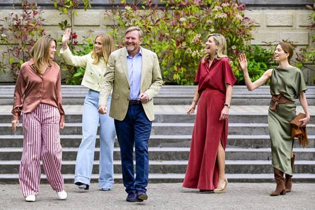 Den Haag, The Netherlands, 2026-05-21 11:47:20 THE HAGUE, 21-05-2026, Clingendael Spring Royal House photo session 2026 at Clingendael in The Hague PHOTO: NLBeeldIn the photo: King Willem-Alexander and Queen Maxima with their daughters Princess Amalia, Princess Ariane and Princess Alexia Credit: NL Beeld Patrick van Emst  Copyright: xx x