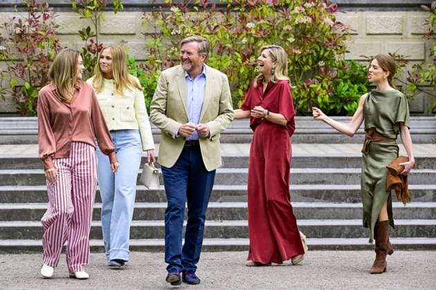 Den Haag, The Netherlands, 2026-05-21 11:47:21 THE HAGUE, 21-05-2026, Clingendael Spring Royal House photo session 2026 at Clingendael in The Hague PHOTO: NLBeeldIn the photo: King Willem-Alexander and Queen Maxima with their daughters Princess Amalia, Princess Ariane and Princess Alexia Credit: NL Beeld Patrick van Emst  Copyright: xx x