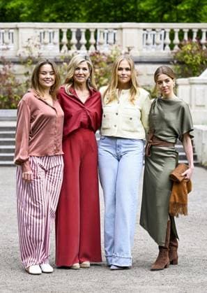 Den Haag, The Netherlands, 2026-05-21 11:53:14 THE HAGUE, 21-05-2026, Clingendael Spring Royal House photo session 2026 at Clingendael in The Hague PHOTO: NLBeeldIn the photo: Queen Maxima with her daughters Princess Amalia, Princess Ariane and Princess Alexia Credit: NL Beeld Patrick van Emst  Copyright: xx x
