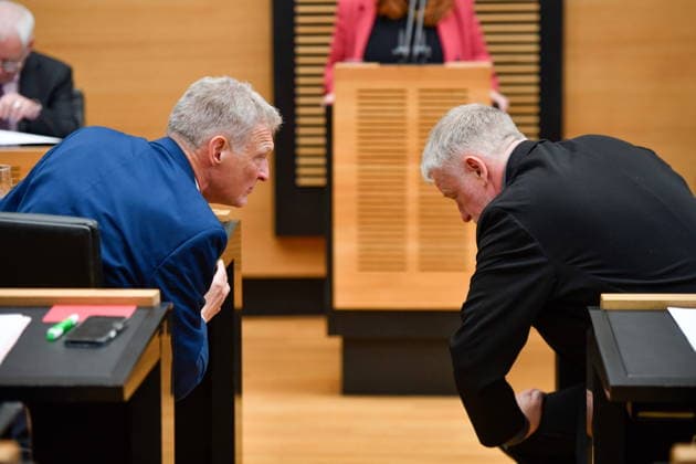 Es fand die Plenarsitzung im Saarbrücker Landtag am Mittwoch (20.05.2026) statt. Im Bild v.l.: Stephan Toscani, MdL (CDU) und Ulrich Commercon, MdL (SPD) *** The plenary session took place in the Saarbrücken state parliament on Wednesday 20 05 2026 In the picture from left Stephan Toscani, MdL CDU and Ulrich Commercon, MdL SPD bub