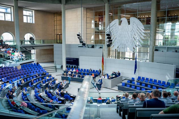 Deutscher Bundestag, 80. Plenarsitzung Symbolbild Plenarsaal bei der 80. Sitzung des Deutschen Bundestag in Berlin Berlin Berlin Deutschland *** German Bundestag, 80th plenary session Symbolic image of the plenary chamber at the 80th session of the German Bundestag in Berlin Berlin Germany