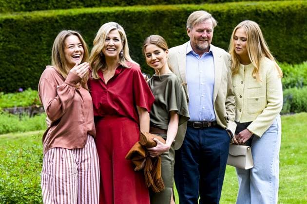 Den Haag, The Netherlands, 2026-05-21 11:48:24 THE HAGUE, 21-05-2026, Clingendael Spring Royal House photo session 2026 at Clingendael in The Hague PHOTO: NLBeeldIn the photo: King Willem-Alexander and Queen Maxima with their daughters Princess Amalia, Princess Ariane and Princess Alexia Credit: NL Beeld Patrick van Emst  Copyright: xx x