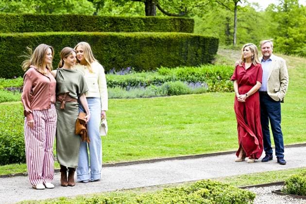 Den Haag, The Netherlands, 2026-05-21 11:49:21 THE HAGUE, 21-05-2026, Clingendael Spring Royal House photo session 2026 at Clingendael in The Hague PHOTO: NLBeeldIn the photo: King Willem-Alexander and Queen Maxima with their daughters Princess Amalia, Princess Ariane and Princess Alexia Credit: NL Beeld Patrick van Emst  Copyright: xx x