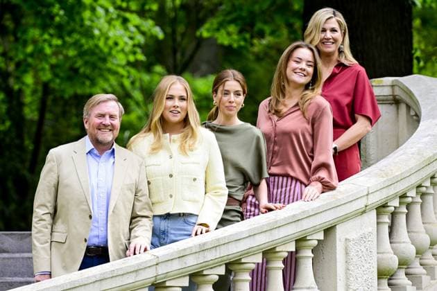 Den Haag, The Netherlands, 2026-05-21 11:44:59 THE HAGUE, 21-05-2026, Clingendael Spring Royal House photo session 2026 at Clingendael in The Hague PHOTO: NLBeeldIn the photo: King Willem-Alexander and Queen Maxima with their daughters Princess Amalia, Princess Ariane and Princess Alexia Credit: NL Beeld Patrick van Emst  Copyright: xx x