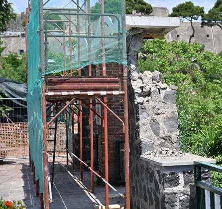 Foto IPP Felice De Martino Bacoli - Napoli - 21 05 2026 Scossa di terremoto nella zona dei Campi Flegrei nella foto una impalcatura per la messa in sicurezza dopo il crollo parziale dell Arco Belvedere di Baia ( intitolato a Maurizio Valenzi) - Italy Photo Press - World Copyrigh - *** Photo IPP Felice De Martino Bacoli Naples 21 05 2026 Earthquake tremor in the Phlegraean Fields area in the photo a scaffolding for safety work after the partial collapse of the Belvedere Arch of Baia named after Maurizio Valenzi Italy Photo Press World Copyrigh 