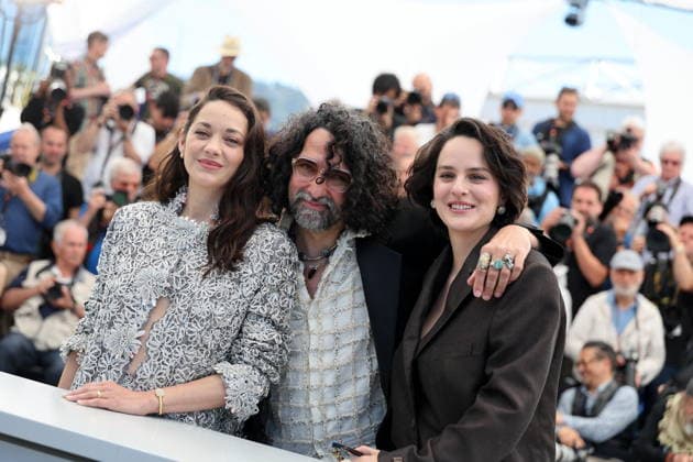 Marion Cotillard, Bertrand Mandico et Noémie Merlant au photocall du film Roma Elastica lors du 79ème Festival International du Film de Cannes, France, le 21 mai 2026 Jacovides Moreau Bestimage Roma Elastica photocall at the 79th annual Cannes Film Festival at Palais des Festivals on May 21, 2026 in Cannes, France Cannes France  Copyright: xJACOVIDES-MOREAUx xBESTIMAGExJACOVIDES-MOREAUx xBESTIMAGEx