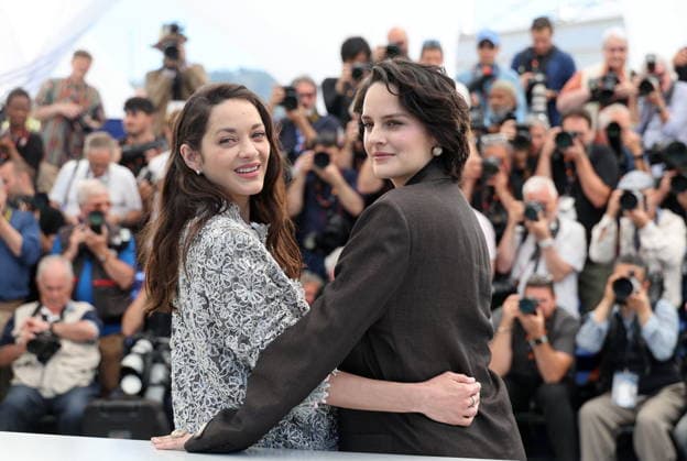 Marion Cotillard and Noémie Merlant at the Roma Elastica photocall at the 79th International Film Festival in Cannes, France, May 21, 2026 Jacovides Moreau Bestimage Roma Elastica photocall at the 79th annual Cannes Film Festival at Palais des Festivals on May 21, 2026 in Cannes, France Cannes France  Copyright: xJACOVIDES-MOREAUx xBESTIMAGExJACOVIDES-MOREAUx xBESTIMAGEx