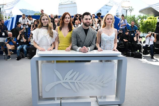 79ème Festival International du Film de Cannes Photocall with cast of Victorian Psycho 79th International Cannes Film Festival Photocall with cast of Victoria Psycho movie 456572 2026 05 21 France Wilson, Ruth Monroe, Maika Wigon, Zachary Templeton, Evie  Copyright: xSergexArnalx xStarfacex STAR_456572_001