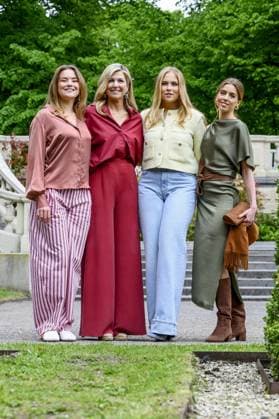 Den Haag, The Netherlands, 2026-05-21 11:51:33 THE HAGUE, 21-05-2026, Clingendael Spring Royal House photo session 2026 at Clingendael in The Hague PHOTO: NLBeeld Patrick van EmstIn the photo: Princess Amalia, Princess Ariane and Princess Alexia with Queen Maxima Credit: NL Beeld Patrick van Emst  Copyright: xx x