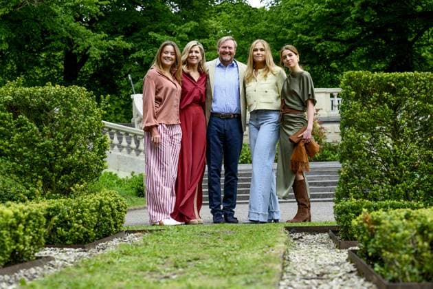 Den Haag, The Netherlands, 2026-05-21 11:52:16 THE HAGUE, 21-05-2026, Clingendael Royal House Spring Photo Session 2026 at Clingendael in The Hague PHOTO: NLBeeld Patrick van EmstIn the photo: King Willem-Alexander and Queen Maxima with their daughters Princess Amalia, Princess Ariane and Princess Alexia Credit: NL Beeld Patrick van Emst  Copyright: xx x
