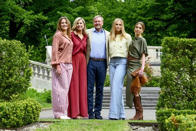 Den Haag, The Netherlands, 2026-05-21 11:52:26 THE HAGUE, 21-05-2026, Clingendael Royal House Spring Photo Session 2026 at Clingendael in The Hague PHOTO: NLBeeld Patrick van EmstIn the photo: King Willem-Alexander and Queen Maxima with their daughters Princess Amalia, Princess Ariane and Princess Alexia Credit: NL Beeld Patrick van Emst  Copyright: xx x