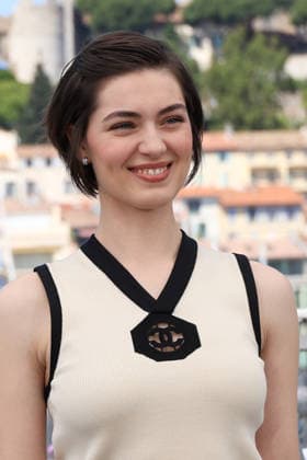 79ème Festival International du Film de Cannes Photocall with cast of the film La bataille De Gaulle lâge de fer 79th Cannes Film Festival Photocall with cast of the film La bataille De Gaulle lage de fer Anamaria Vartolomei 456589 2026 05 21 Cannes France  Copyright: xIsabellexVautierx xStarfacex STAR_456589_021