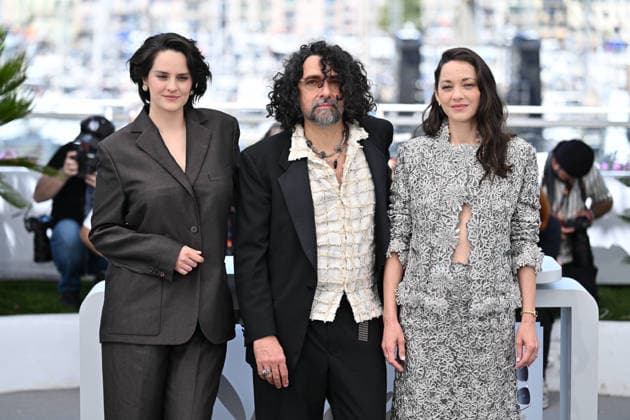 79th Cannes Film Festival: Roma Elastica photocall CANNES, FRANCE - MAY 21: (L to R) French actress Marion Cotillard, French director and screenwriter Bertrand Mandico and French actress Noemie Merlant pose during a photocall for the film Roma Elastica at the 79th edition of the Cannes Film Festival in Cannes, France on May 21, 2026. Mustafa Yalcin Anadolu Cannes France. Editorial use only. Please get in touch for any other usage.  Copyright: x2026xAnadoluxMustafaxYalcinx