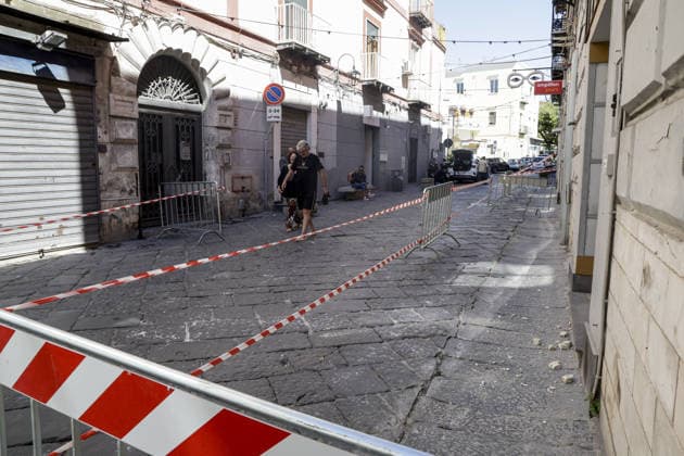 News - Bacoli, earthquake 4.4 Bacoli: following this morning s earthquake at 5.50am, there are no major issues in the town; only in Via Ercole has a cornice fallen from a building. Napoli Bacoli Italy Copyright: xAntonioxBalascox xLiveMediax LPN_2462569