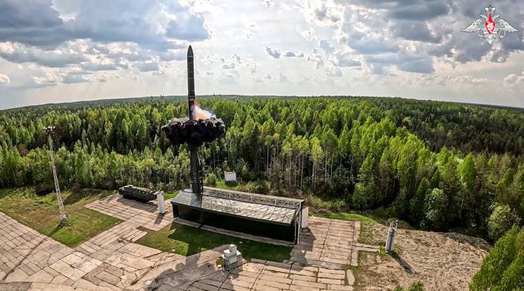 MAY 21, 2026: A RS-24 Yars missile system crew takes part in a nuclear exercise held by the Russian and Belarusian Armed Forces. Video grab. Best quality available  - ZUMAt113 20260521_zaa_t113_185 Copyright: xRussianxDefencexMinistryx