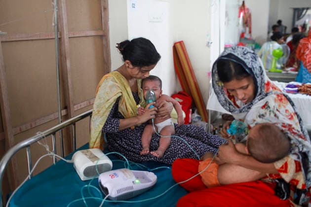 May 21, 2026, Dhaka, Dhaka, Bangladesh: Children suffering from measles receive treatment at a hospital in Dhaka, Bangladesh, on May 21, 2026, as the country faces a growing outbreak. Dhaka Bangladesh - ZUMAj163 20260521_zip_j163_004 Copyright: xAbuxSufianxJewelx