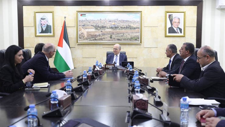 News Bilder des Tages Palestinian Prime Minister Mohammad Mustafa discusses ways to enhance the IFC s programs and activities in Palestine with the IFC s Regional Director for the Middle East, Aftab Ahmed, Palestinian Prime Minister Mohammad Mustafa discusses ways to enhance the IFC s programs and activities in Palestine with the IFC s Regional Director for the Middle East, Aftab Ahmed, in the presence of several Palestinian officials and World Bank representatives, in Ramallah, West Bank, May 21, 2026. Photo by Prime Minister Office apaimages Ramallah West Bank Palestinian Territory 210526_Ramallah_PMO_00(1) Copyright: xapaimagesxPrimexMinisterxOfficex xapaimagesx