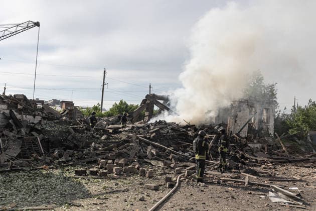 Aftermath of Russian airstrike in Ukraine KRAMATORSK, UKRAINE - MAY 21: Firefighters extinguish a fire following a Russian airstrike on the city of Kramatorsk, Ukraine, 21 May 2026. Diego Herrera Carcedo Anadolu Kramatorsk Ukraine. Editorial use only. Please get in touch for any other usage.  Copyright: x2026xAnadoluxDiegoxHerreraxCarcedox