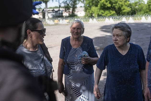 Aftermath of Russian airstrike in Kramatorsk and Druzhkivka DRUZHKIVKA, UKRAINE - MAY 21: A woman weeps upon discovering the death of a relative, who was killed in a Russian airstrike in Druzhkivka, Ukraine, on 21 May 2026 Diego Herrera Carcedo Anadolu Druzhkivka Ukraine. Editorial use only. Please get in touch for any other usage.  Copyright: x2026xAnadoluxDiegoxHerreraxCarcedox