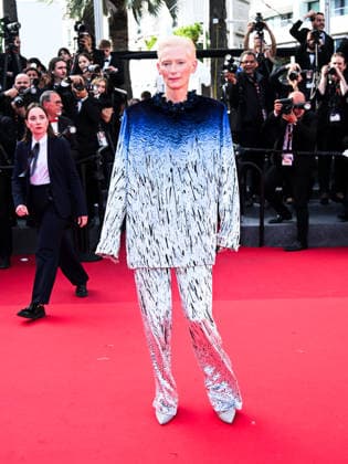 IPA84939336 - Cannes, 79th Cannes Film Festival 2025 - evening 10. LA BOLA NEGRA Red Carpet. Pictured is Tilda Swinton  Copyright: xManuelexMangiarottix xPoolxPhotoxEventsx07x 84939336