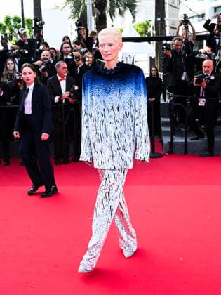IPA84939339 - Cannes, 79th Cannes Film Festival 2025 - evening 10. LA BOLA NEGRA Red Carpet. Pictured is Tilda Swinton  Copyright: xManuelexMangiarottix xPoolxPhotoxEventsx07x 84939339